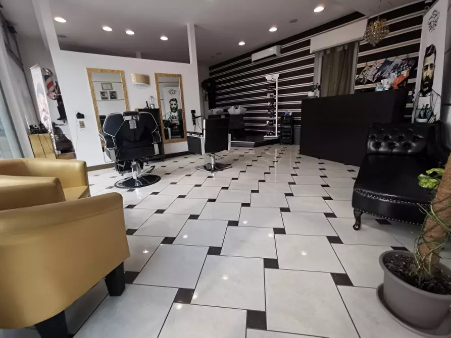 negozio in affitto a Toscolano-Maderno in zona Maderno