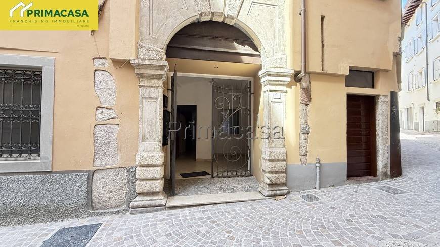 negozio in affitto a Toscolano-Maderno in zona Maderno