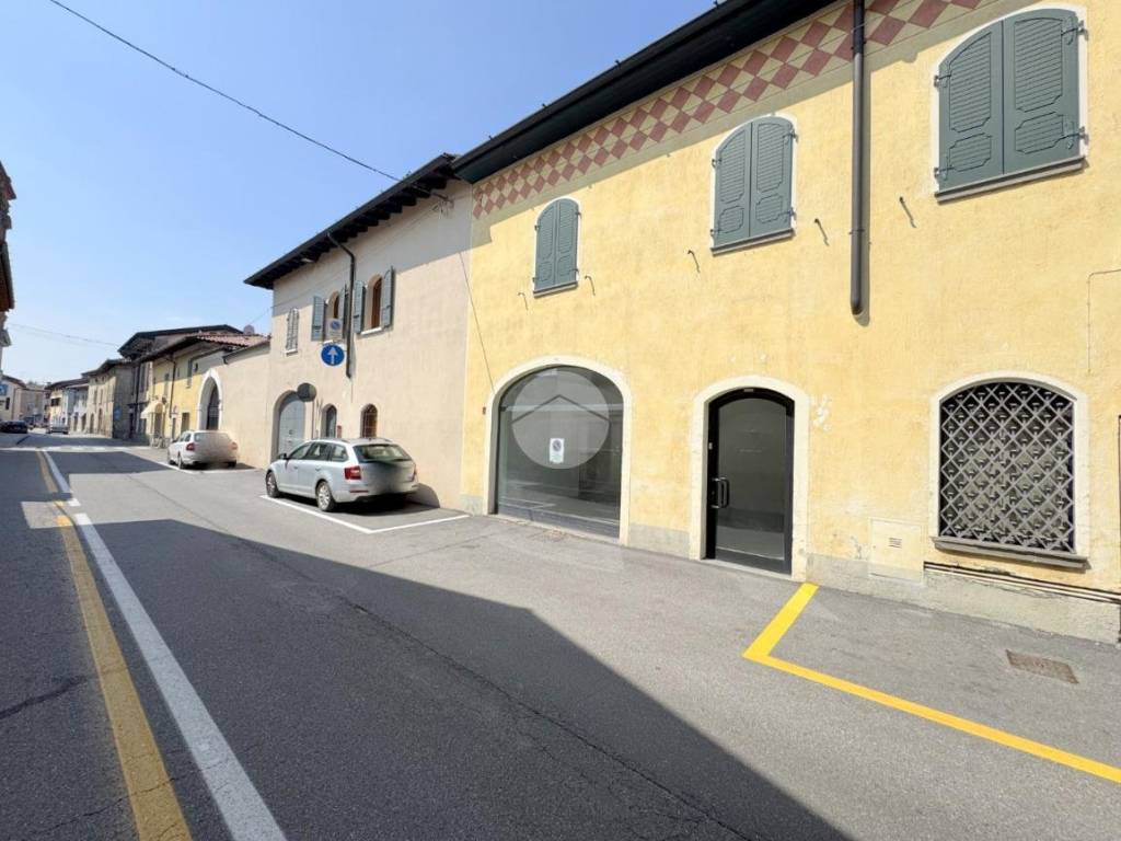 negozio in affitto a Travagliato