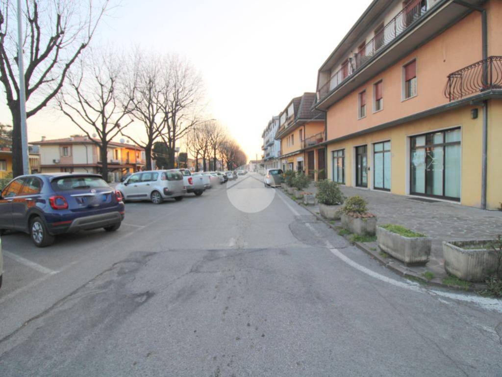 negozio in affitto a Travagliato