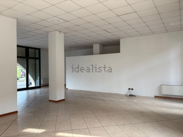 locale commerciale in affitto a Travagliato