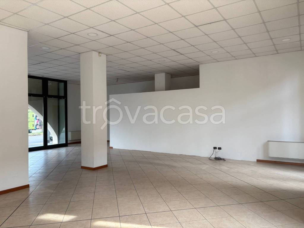 negozio in affitto a Travagliato