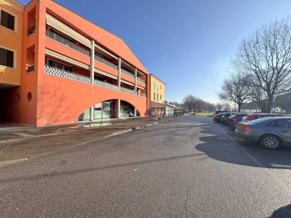 negozio in affitto a Travagliato