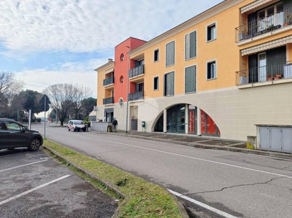 negozio in affitto a Travagliato