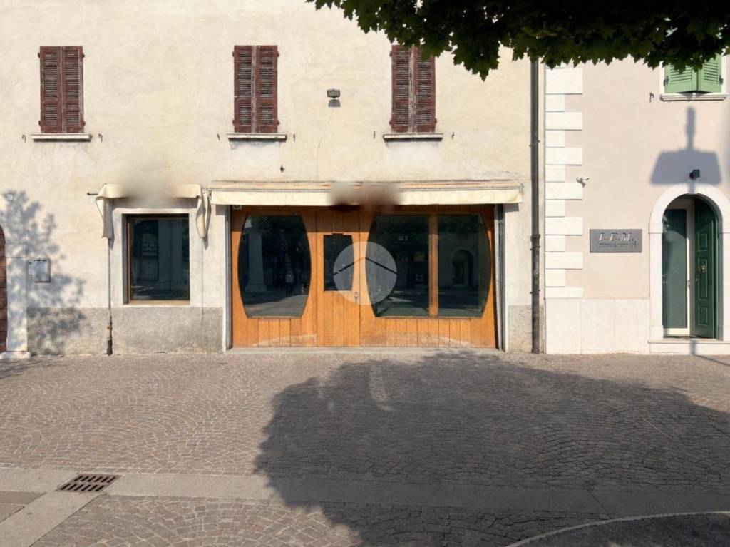 negozio in affitto a Travagliato
