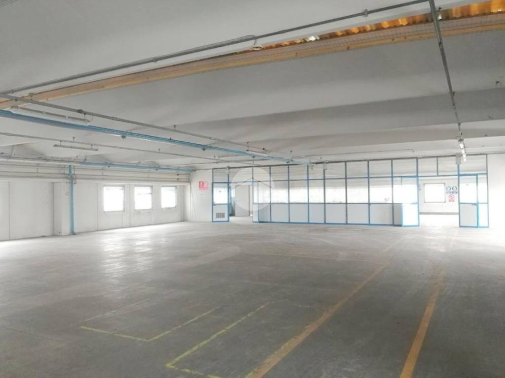 locale commerciale in affitto a Travagliato