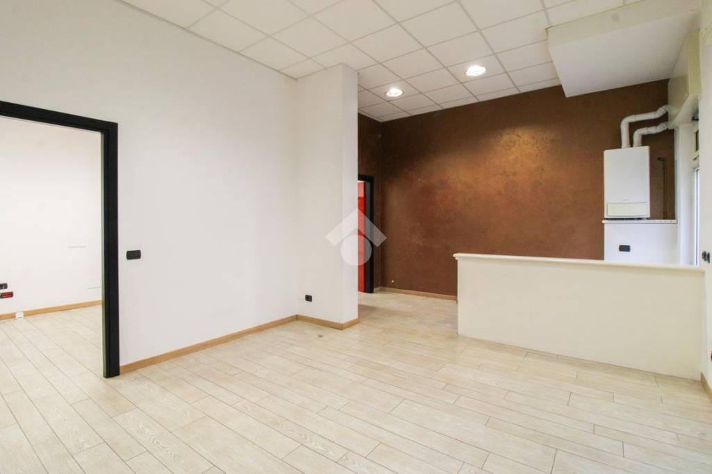 ufficio in affitto ad Urago d'Oglio