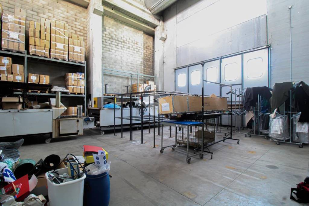 locale commerciale in affitto ad Urago d'Oglio