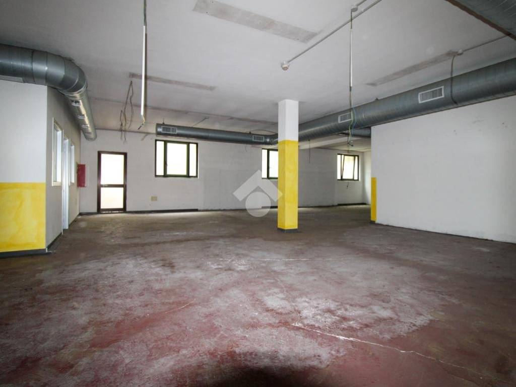 ufficio in affitto ad Urago d'Oglio