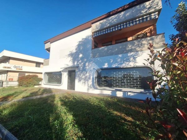 locale commerciale in affitto a Verolanuova