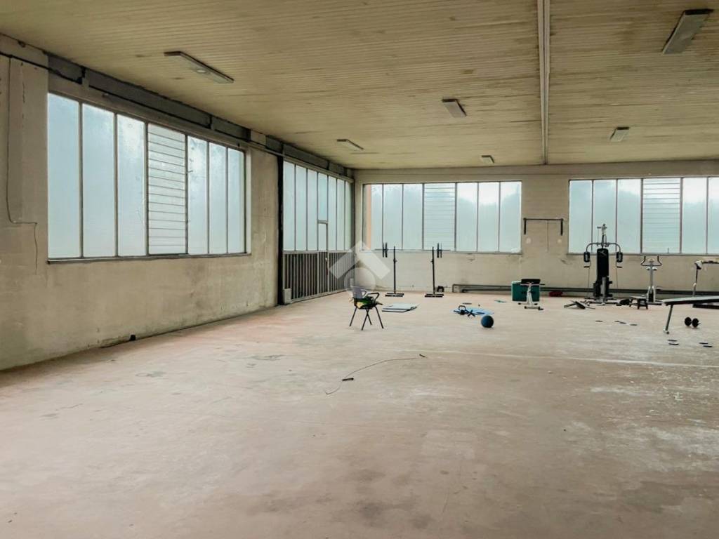 locale commerciale in affitto a Verolanuova