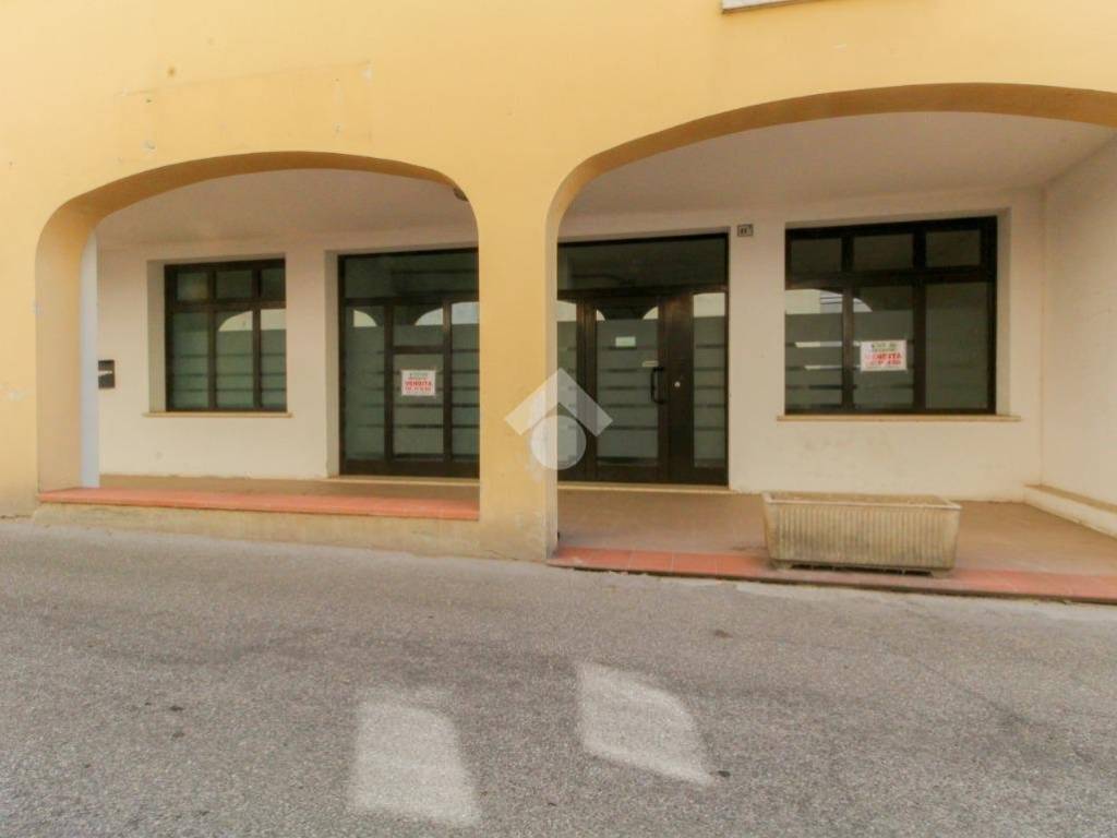 locale commerciale in affitto a Verolanuova