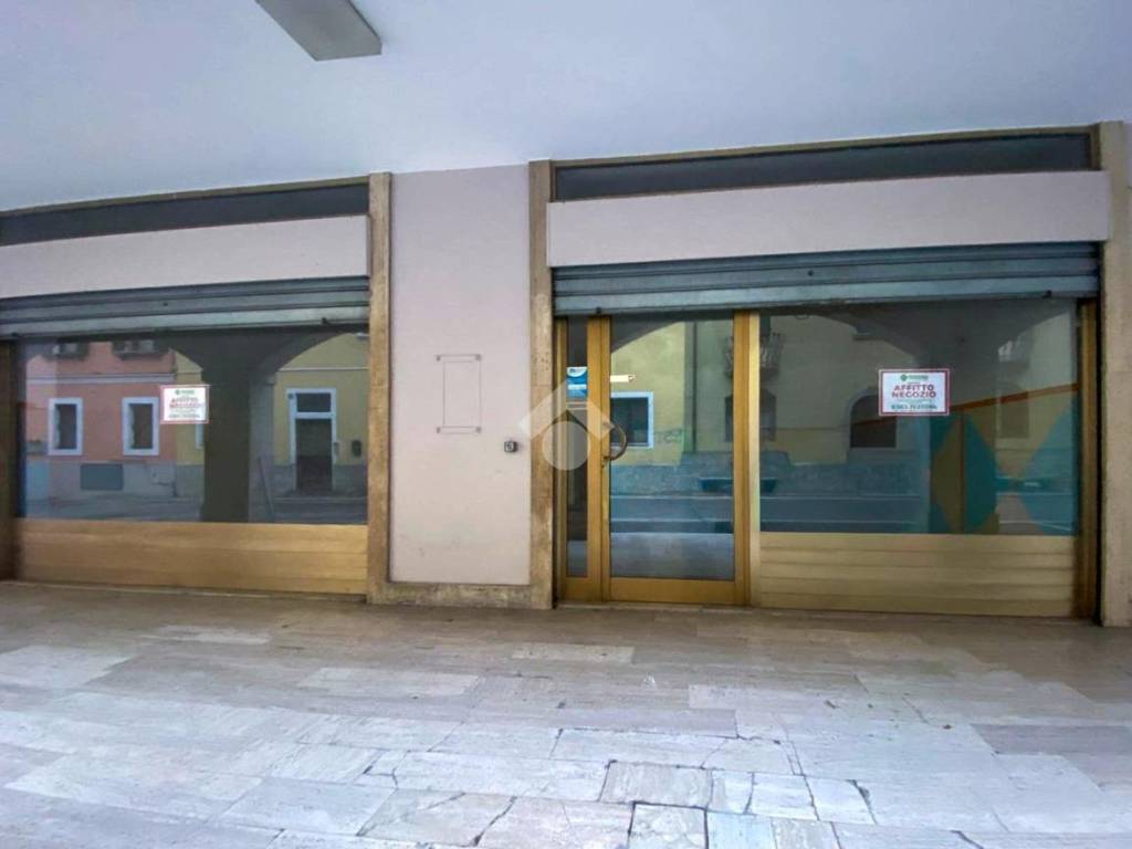 negozio in affitto a Vestone in zona Nozza