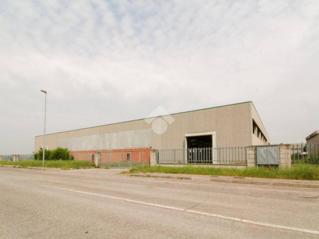 locale commerciale in affitto a Visano