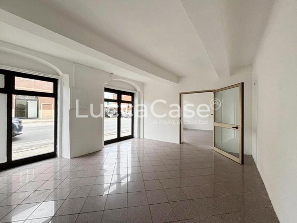 locale commerciale in affitto a Zone