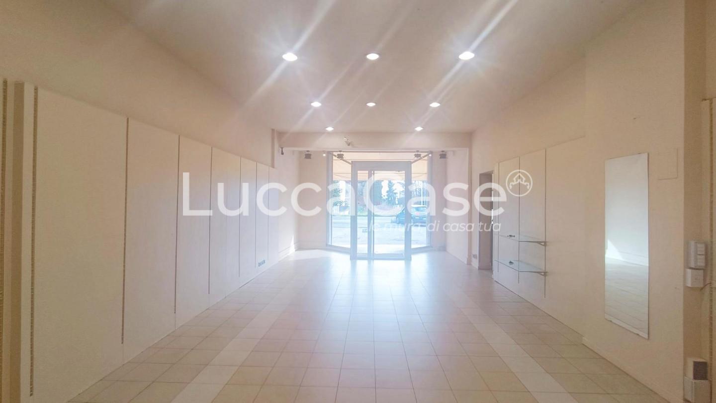 locale commerciale in affitto a Zone