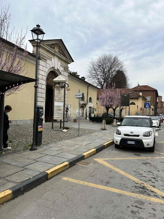 locale commerciale in affitto a Chieri