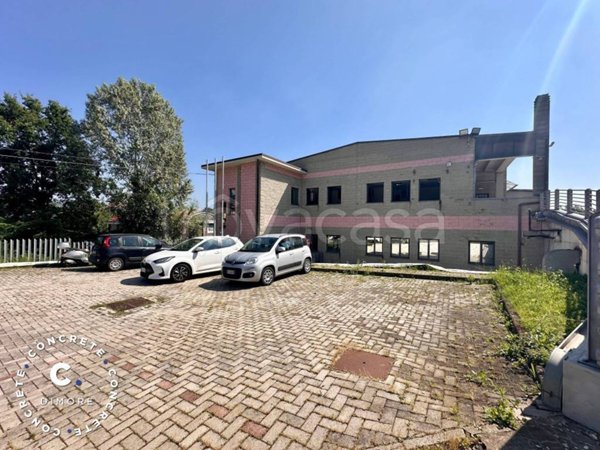 locale commerciale in affitto a Chieri in zona Roaschia