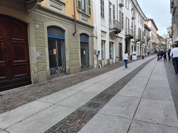 negozio in affitto a Chieri