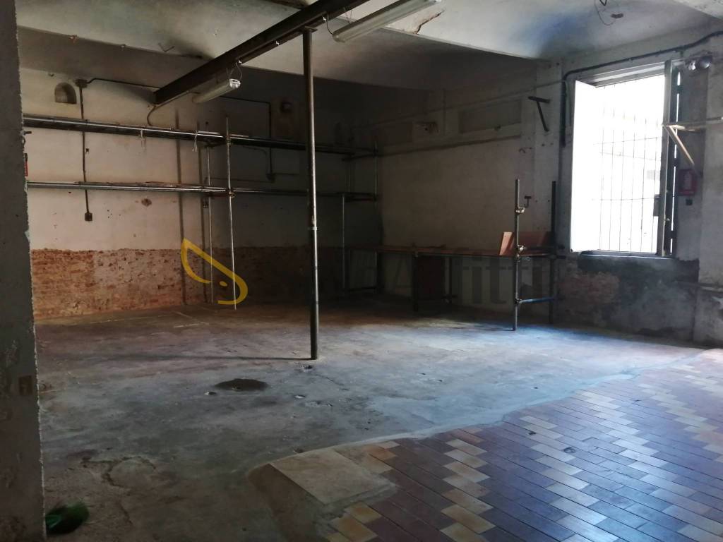 locale commerciale in affitto a Chieri