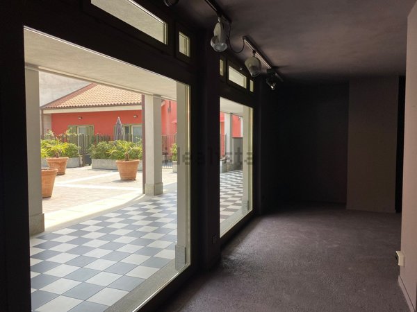 locale commerciale in affitto a Chieri