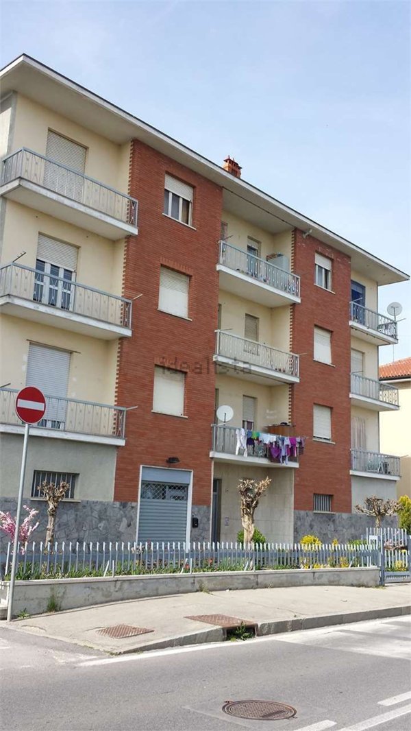 locale commerciale in affitto a Chieri