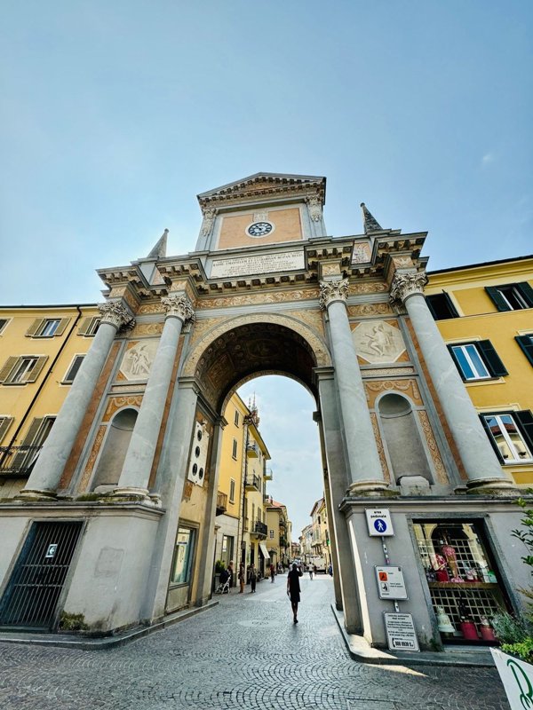 locale commerciale in affitto a Chieri