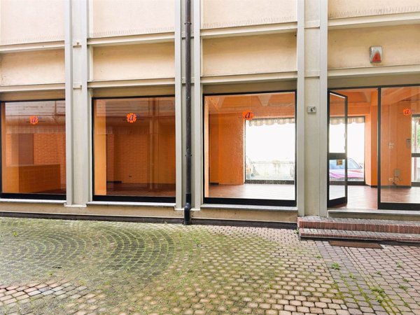 locale commerciale in affitto a Chieri