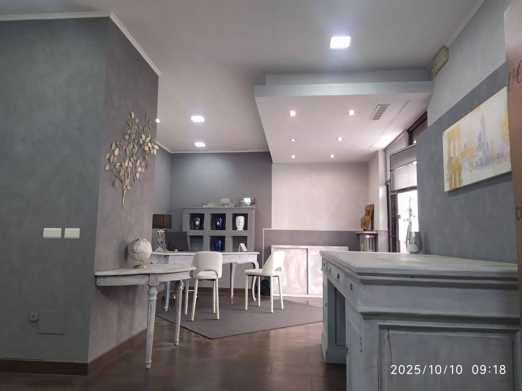 negozio in affitto a Chieri