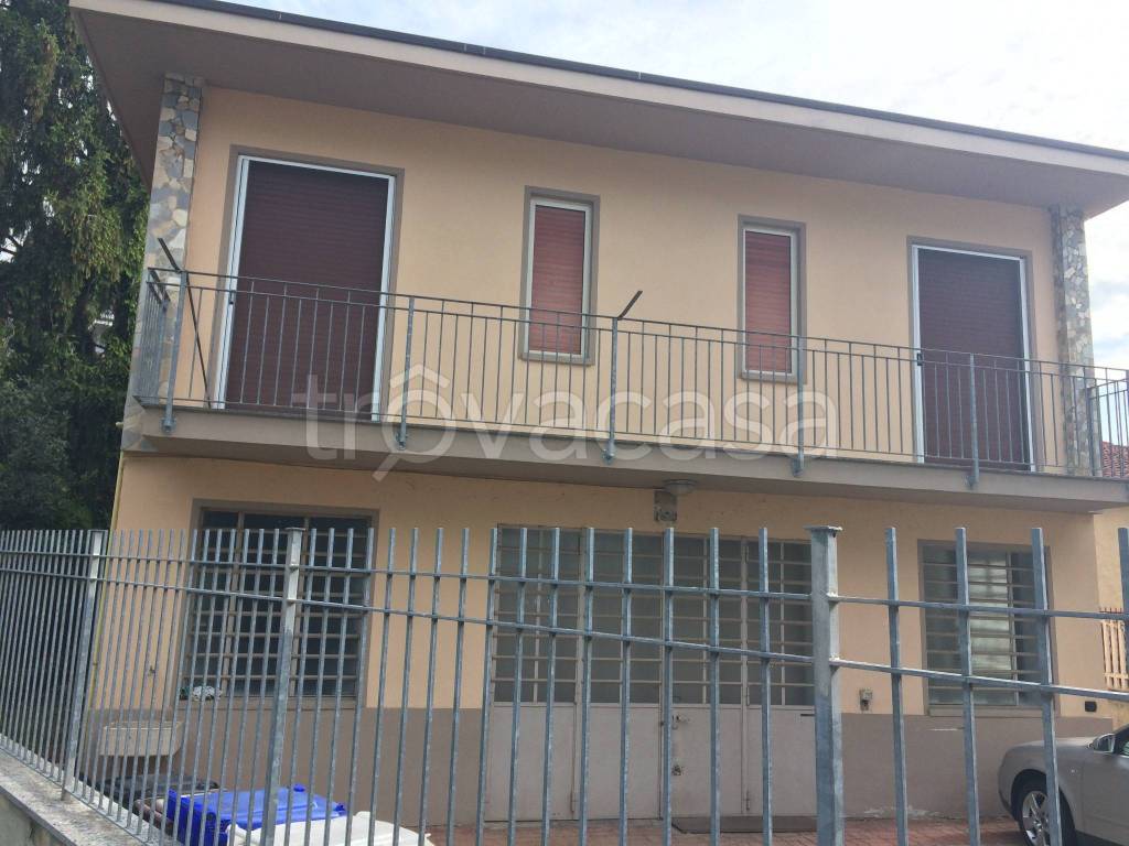 locale commerciale in affitto a Chieri