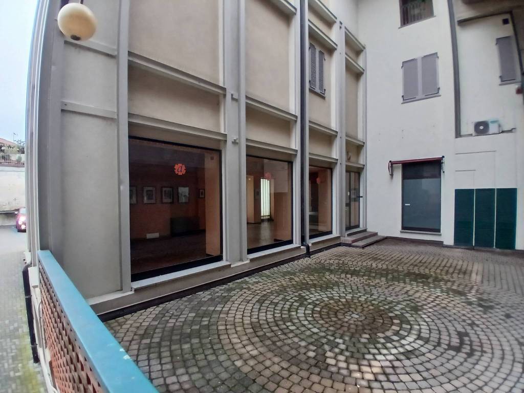 negozio in affitto a Chieri
