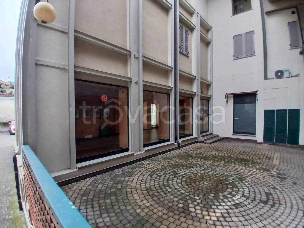 negozio in affitto a Chieri