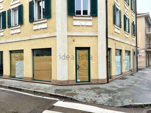 locale commerciale in affitto a Chieri