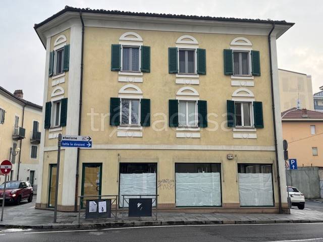 negozio in affitto a Chieri