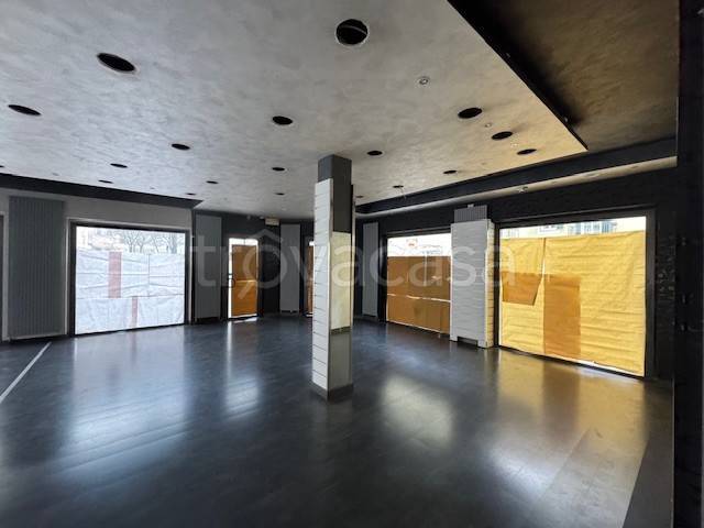 negozio in affitto a Chieri