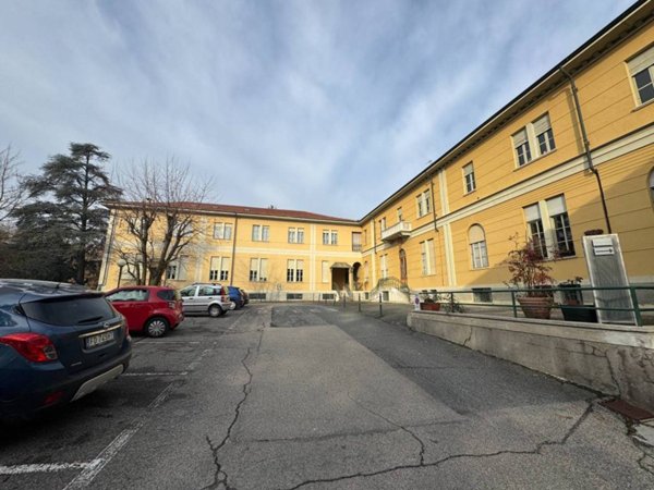 negozio in affitto a Chieri in zona Roaschia