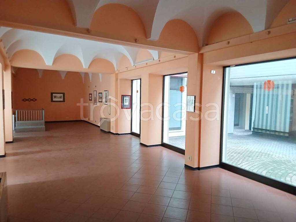 negozio in affitto a Chieri