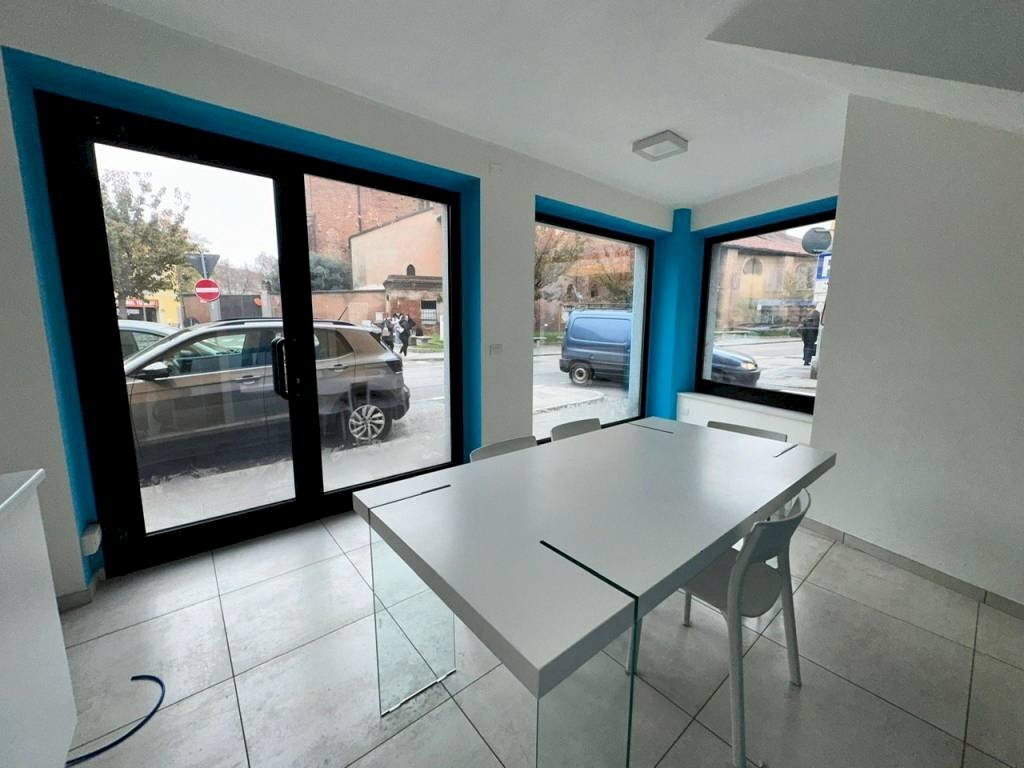 locale commerciale in affitto a Chieri