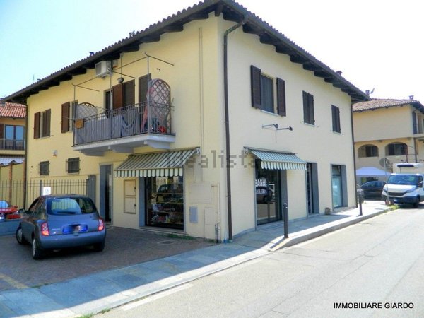locale commerciale in affitto a Chieri