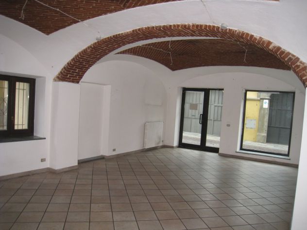 locale commerciale in affitto a Chieri