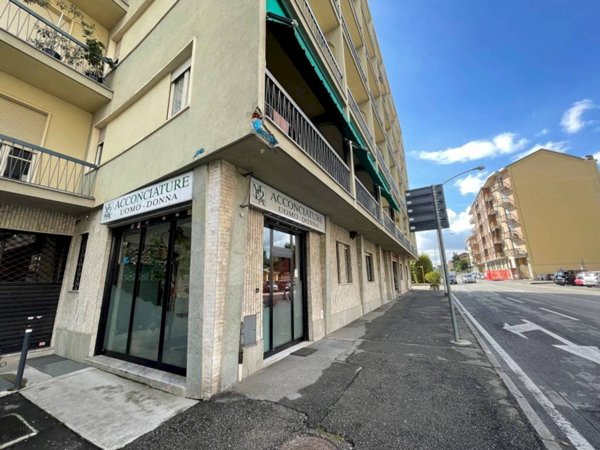 locale commerciale in affitto a Chieri in zona Canarone
