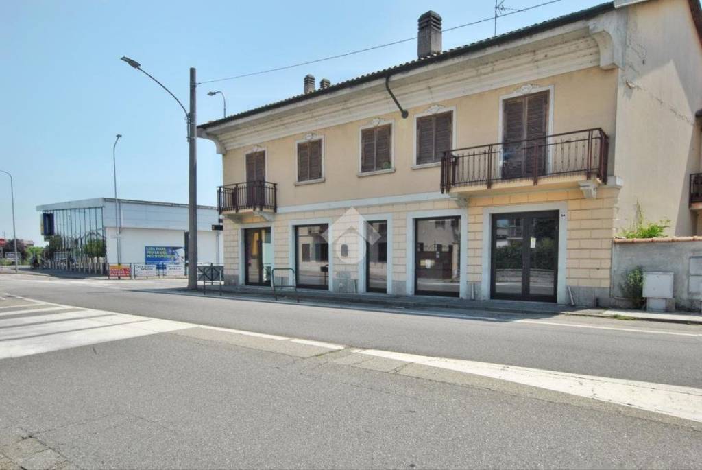 negozio in affitto a Chivasso