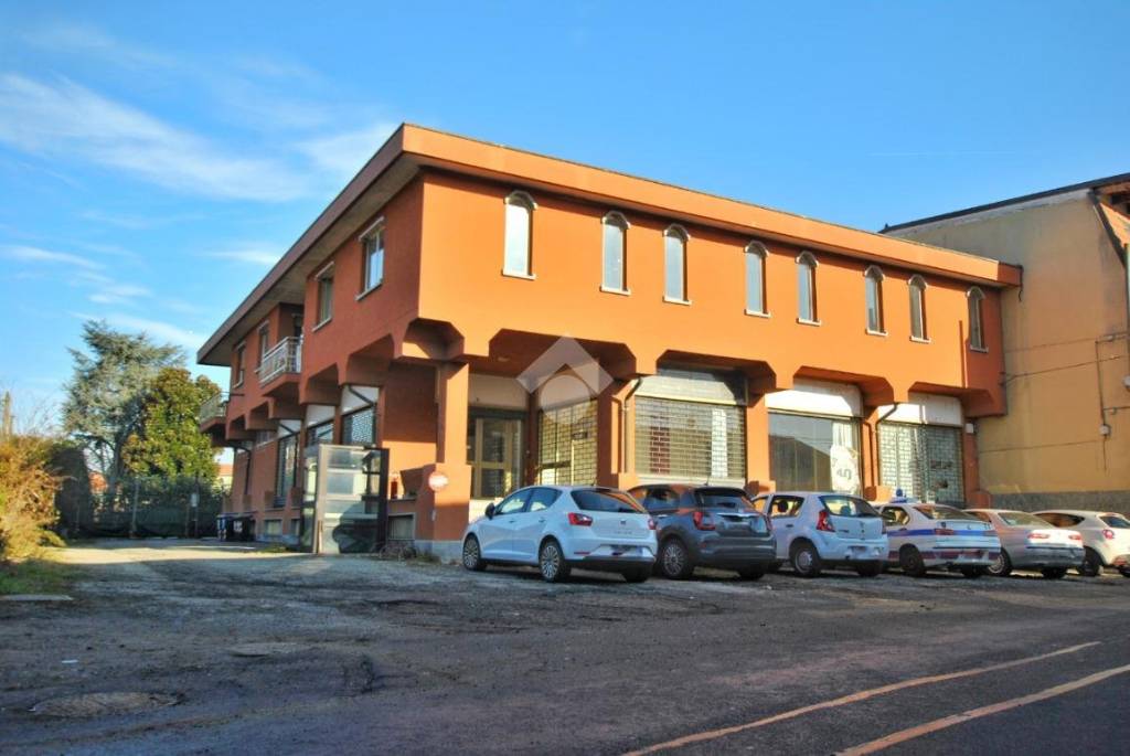 negozio in affitto a Chivasso in zona Castelrosso