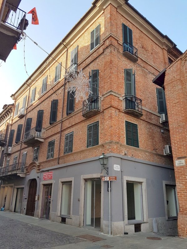 negozio in affitto a Chivasso