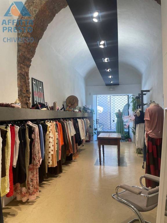 negozio in affitto a Chivasso