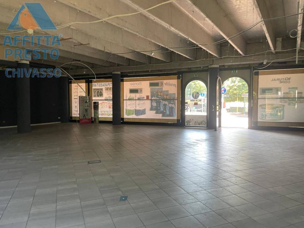 negozio in affitto a Chivasso