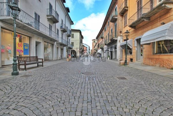 locale commerciale in affitto a Chivasso