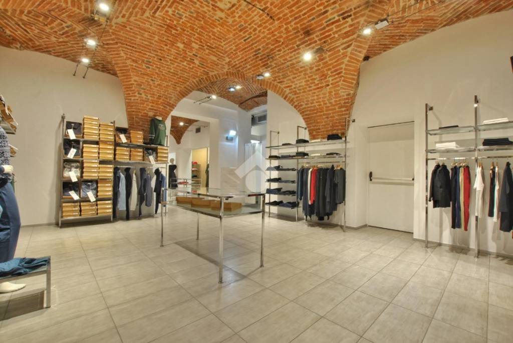 negozio in affitto a Chivasso