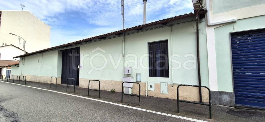 negozio in affitto a Chivasso