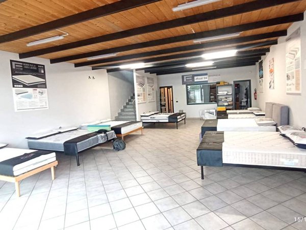 negozio in affitto a Chivasso